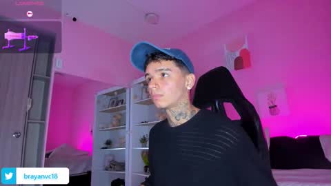 Snapshot of ian_castillo_ chatting on September 29, 11:19 am IAN CASTILLO online show from September 29, 11:19 am