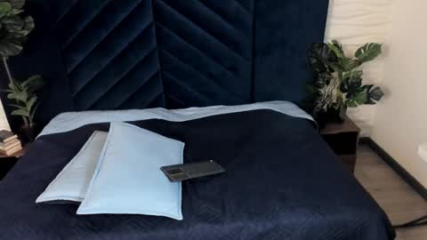 Ian Davis online show from October 14, 12:12 pm