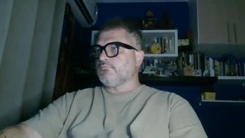 Snapshot of icanrealiseyourdreams chatting on October 20, 5:11 am Experiment online show from October 20, 5:11 am