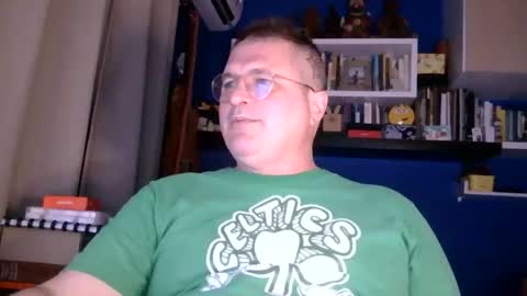 Snapshot of icanrealiseyourdreams chatting on September 18, 2:57 am Experiment online show from September 18, 2:57 am