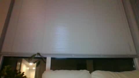 icecreammanx online show from December 17, 4:31 am