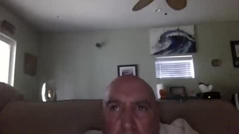 icumming online show from April 19, 4:28 pm