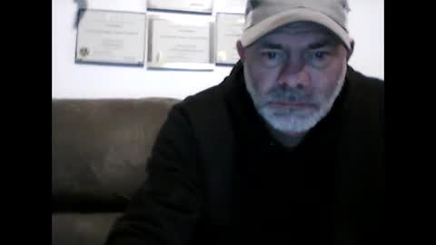 idkwhyidothis348732 online show from February 19, 12:00 pm