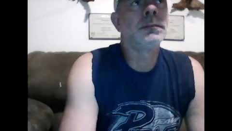 idkwhyidothis348732 online show from December 18, 1:48 am