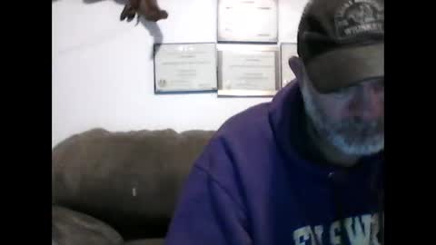 idkwhyidothis348732 online show from January 10, 7:00 pm