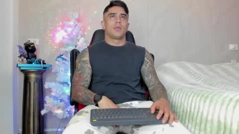 Snapshot of igor_scott chatting on December 31, 2:19 am Igor scott online show from December 31, 2:19 am