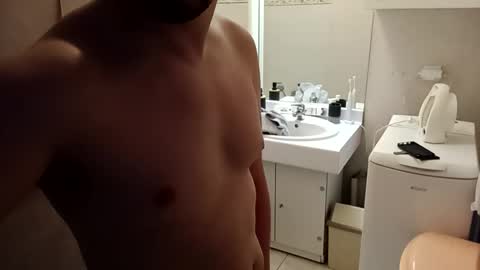 ilovecuteguy79 online show from May 18, 8:31 am