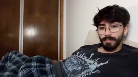 Snapshot of incubusszz chatting on February 7, 6:14 am incubus online show from February 7, 6:14 am