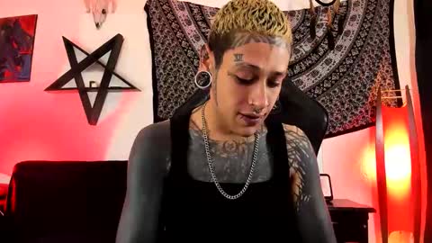 Snapshot of ink_u_buzz chatting on October 24, 12:45 am Dani online show from October 24, 12:45 am