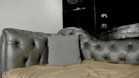 Isaac  online show from January 8, 4:39 am