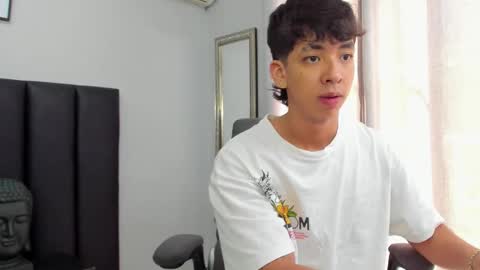 Snapshot of isaac_cryston chatting on February 9, 1:46 pm isaac_cryston online show from February 9, 1:46 pm