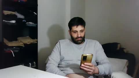 Snapshot of italianboybcn chatting on January 17, 8:59 pm italianboybcn online show from January 17, 8:59 pm