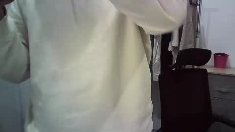 italianboybcn online show from January 7, 6:35 pm