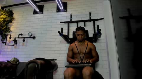 Italo Moore online show from October 25, 11:56 am