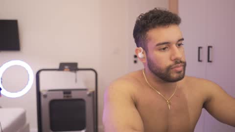 Izaak online show from December 19, 8:13 pm