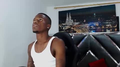 izan_ziratz online show from March 12, 7:59 pm