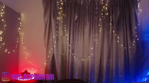 Snapshot of j_a_x_x_x_o_n chatting on March 1, 9:40 am Hey im Jaxxxon check my info online show from March 1, 9:40 am