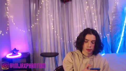 Snapshot of j_a_x_x_x_o_n chatting on December 3, 12:38 pm Hey im Jaxxxon check my info online show from December 3, 12:38 pm