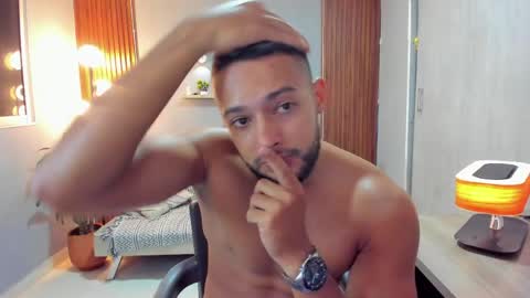 Calix  Independient model Insta and twt Calixsnake online show from April 19, 12:54 am