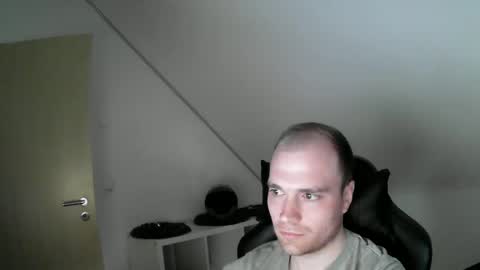 here4y online show from March 28, 7:08 am