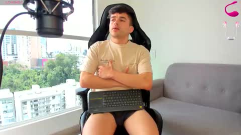 JACOB FERRER online show from February 7, 5:51 pm