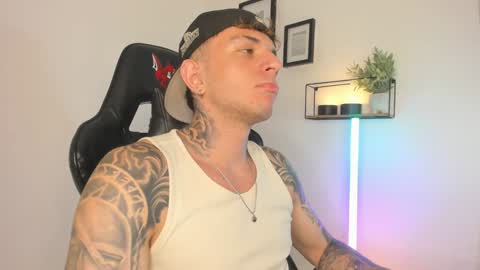 jacobb116 online show from December 15, 2:19 am