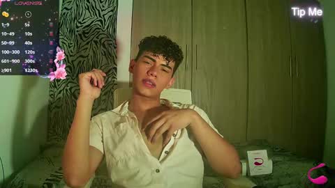 javi15  online show from December 5, 3:37 am