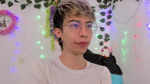 Jakke Independent model online show from January 31, 9:59 pm
