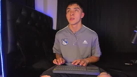 LeonardoInsta LeonardoperezcoPvt open online show from December 9, 2:45 am