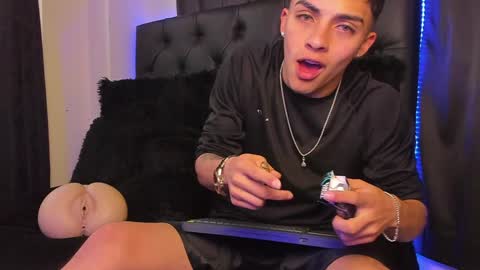 LeonardoInsta LeonardoperezcoPvt open online show from January 12, 9:51 pm