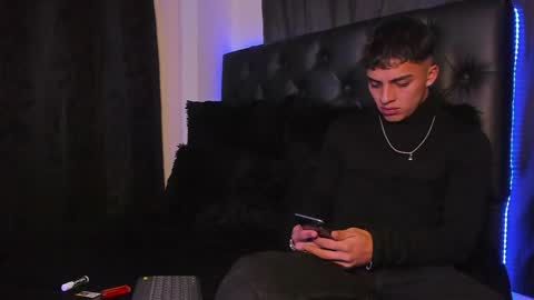 LeonardoInsta LeonardoperezcoPvt open online show from December 17, 3:39 am