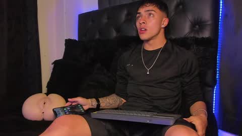 LeonardoInsta LeonardoperezcoPvt open online show from January 14, 3:53 am