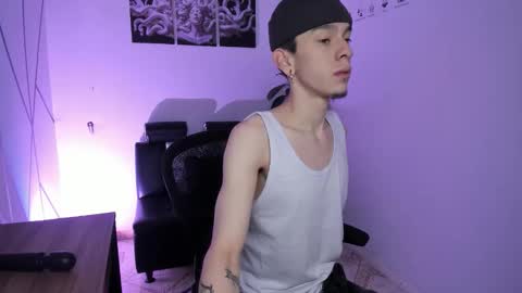 james_adamss_ online show from December 17, 12:45 pm