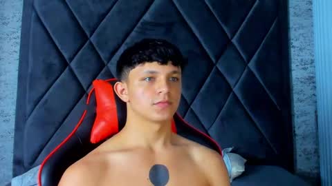 Snapshot of jamesgolden_ chatting on March 4, 11:29 am jamesgolden_ online show from March 4, 11:29 am