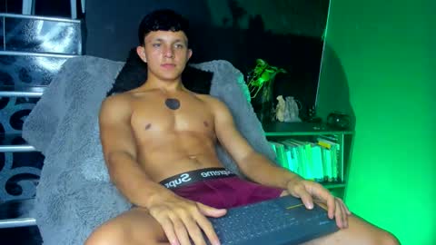 Snapshot of jamesgolden_ chatting on September 12, 4:56 am jamesgolden_ online show from September 12, 4:56 am