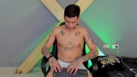 Snapshot of jamesinked_ chatting on December 12, 5:04 pm Jamesinked  online show from December 12, 5:04 pm