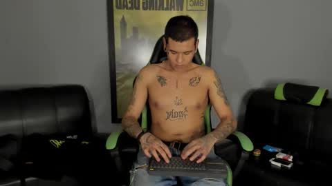 Snapshot of jamesinked_ chatting on January 17, 5:53 am Jamesinked  online show from January 17, 5:53 am