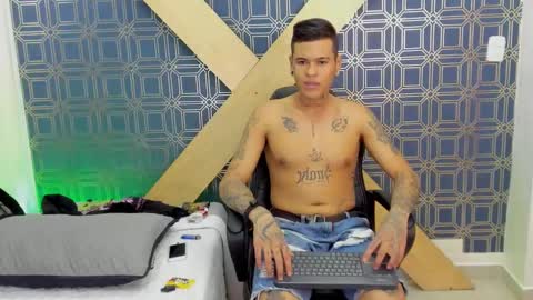 Snapshot of jamesinked_ chatting on December 31, 4:35 pm Jamesinked  online show from December 31, 4:35 pm