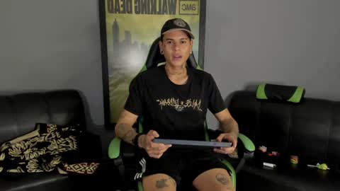 Snapshot of jamesinked_ chatting on January 10, 2:25 am Jamesinked  online show from January 10, 2:25 am