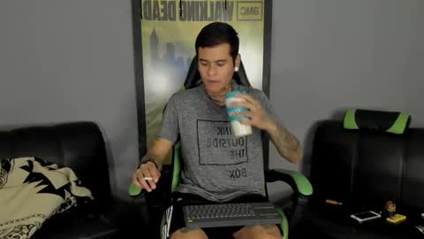 Snapshot of jamesinked_ chatting on February 24, 10:14 pm Jamesinked  online show from February 24, 10:14 pm