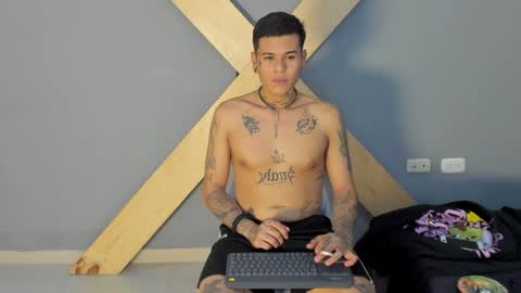 Snapshot of jamesinked_ chatting on December 10, 5:33 pm Jamesinked  online show from December 10, 5:33 pm