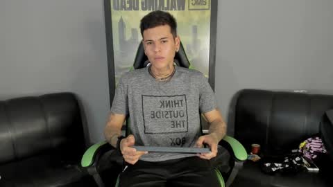 Snapshot of jamesinked_ chatting on December 8, 8:47 pm Jamesinked  online show from December 8, 8:47 pm