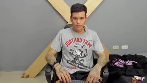 Snapshot of jamesinked_ chatting on December 16, 3:00 pm Jamesinked  online show from December 16, 3:00 pm