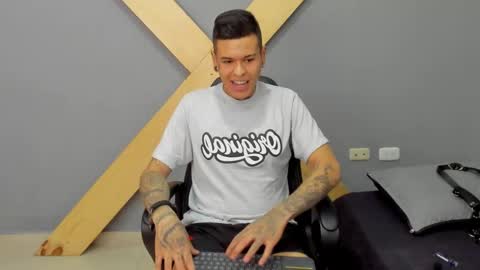 Snapshot of jamesinked_ chatting on December 27, 3:49 pm Jamesinked  online show from December 27, 3:49 pm