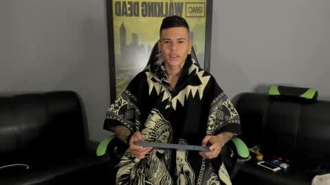 Snapshot of jamesinked_ chatting on December 20, 1:58 am Jamesinked  online show from December 20, 1:58 am