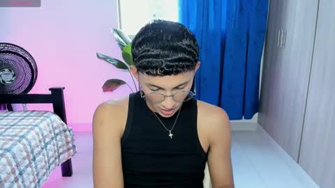Snapshot of jamess_blanco chatting on October 20, 7:18 pm jamess_blanco online show from October 20, 7:18 pm