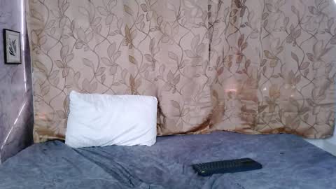 Jamithindependent model online show from March 20, 1:26 pm