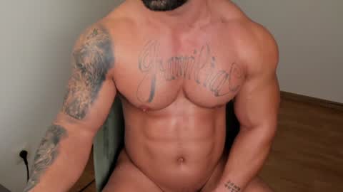 Snapshot of jaxonhunk chatting on December 19, 2:56 am JaxonHunk online show from December 19, 2:56 am