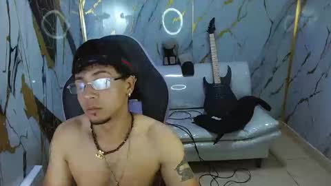 jbarto_ online show from June 1, 3:07 am