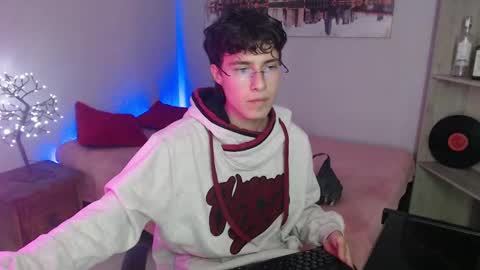 Snapshot of jeam_hot chatting on December 14, 7:57 pm jeam_hot online show from December 14, 7:57 pm